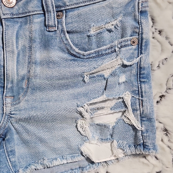 American Eagle Outfitters Light Wash Ripped Jean Shorts - Picture 3 of 10